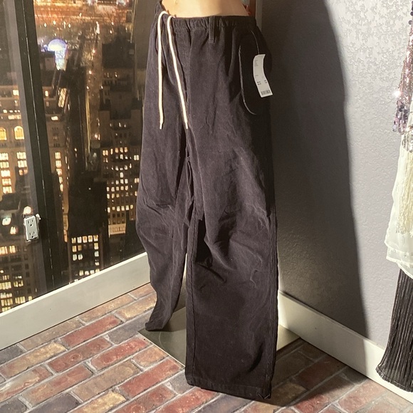 BDG / URBAN OUT. - NWT - pants: blk corduroy cargo, tie elastic waist, cuffs - L - Picture 11 of 16